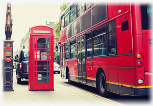 Rote Telefonzellen in London, England.