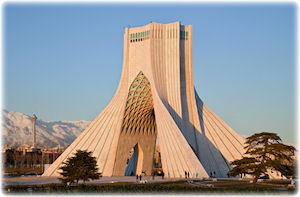 Blick auf den Azadi-Turm in Teheran.