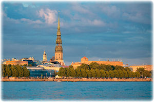 Panorama-Aufnahme von der Altstadt Rigas. Gut zu sehen ist die Kathedrale.