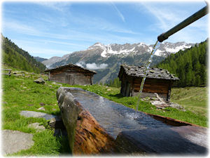 Österreichische Berghütten mit Wasserzufuhr.