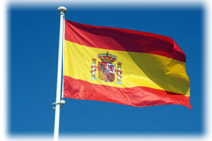 Die spanische Flagge: Rot, Gelb, Rot mit Wappen in der Mitte.