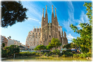 Beeindruckender Blick auf die Sagrada Famíla - auch Temple Expiatori de la Sagrada Família genannt.