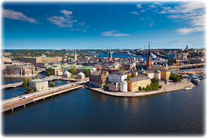 Auf Ihrer Fahrt mit dem Kurzzeitkennzeichen nach Schweden unbedingt in Stockholm halt machen. Der Blick auf die wunderschöne Stadt Stockholm.